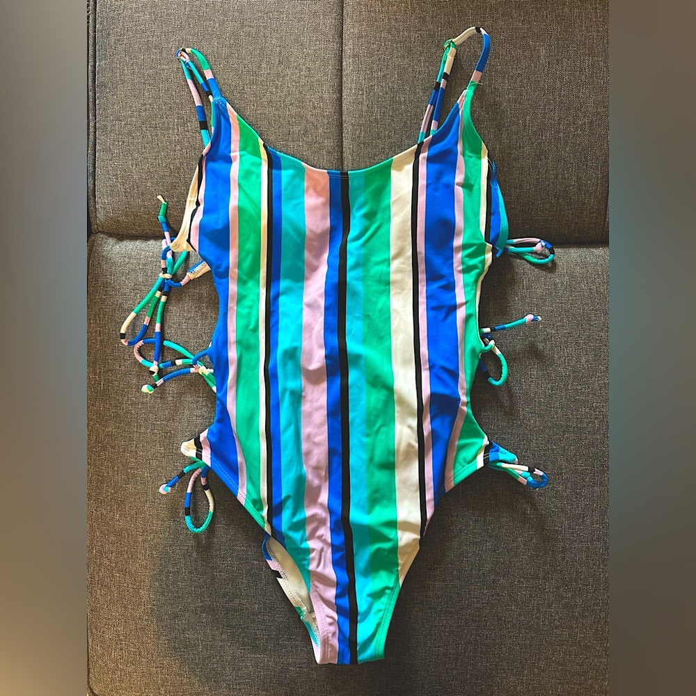 Large One-piece Swimwuit